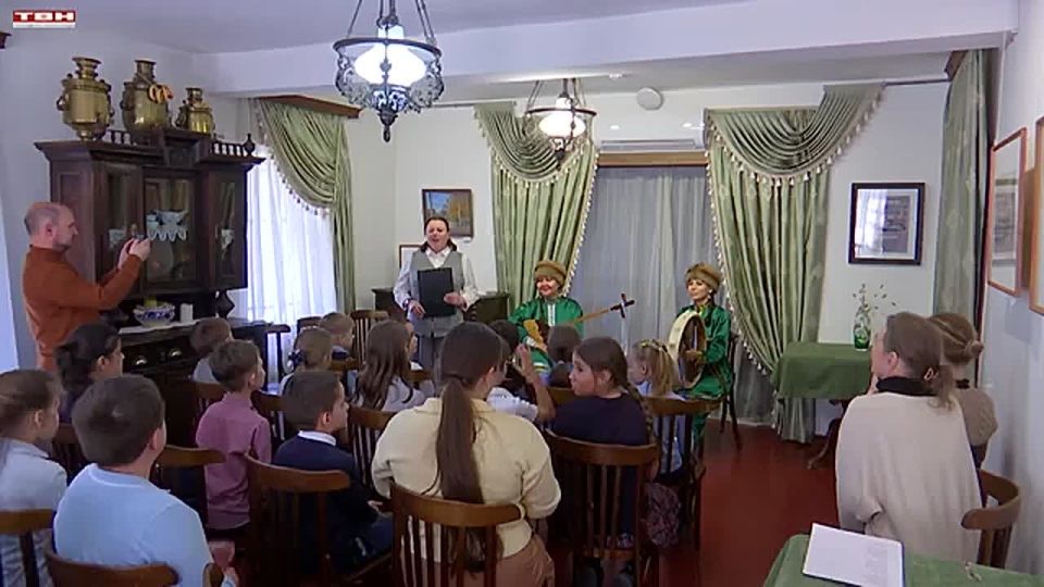 Сказки дедушки Шапкая. . В музее Достоевского открылась выставка под названием «Сказки дедушки Шапкая»