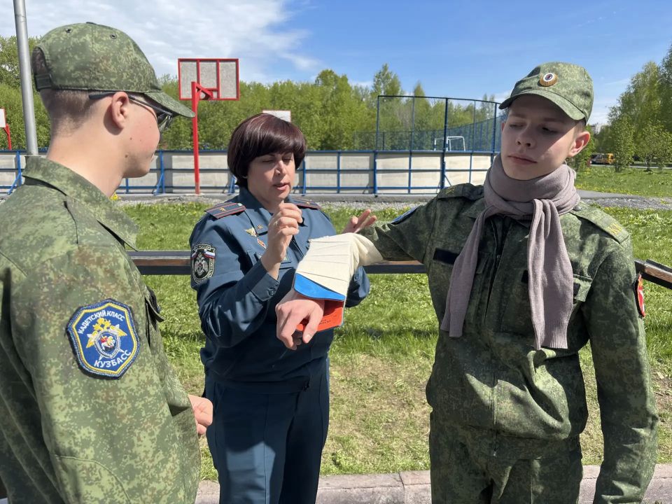 В Кузбассе завершились ежегодные полевые сборы кадетов МЧС В Кузбассе завершились ежегодные полевые сборы кадетов МЧС