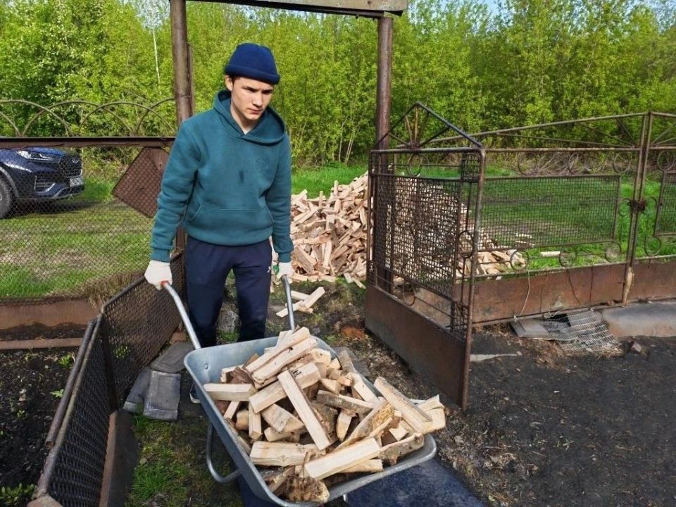 Студенты Кузбасса поддерживают защитников Отечества и их семьи Студенты Кузбасса поддерживают защитников Отечества и их семьи