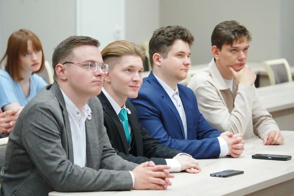В рамках проекта «Школа молодого политика Кузбасса» состоялся семинар, на котором члены молодежного парламента Кузбасса изучили работу избирательной системы в регионе, а также познакомились с техниками ораторского мастерства В рамках проекта «Школа молодого политика Кузбасса» состоялся семинар, на котором члены молодежного парламента Кузбасса изучили работу избирательной системы в регионе, а также познакомились с техниками ораторского мастерства