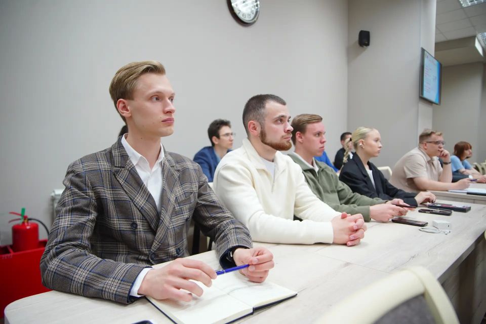 В рамках проекта «Школа молодого политика Кузбасса» состоялся семинар, на котором члены молодежного парламента Кузбасса изучили работу избирательной системы в регионе, а также познакомились с техниками ораторского мастерства В рамках проекта «Школа молодого политика Кузбасса» состоялся семинар, на котором члены молодежного парламента Кузбасса изучили работу избирательной системы в регионе, а также познакомились с техниками ораторского мастерства