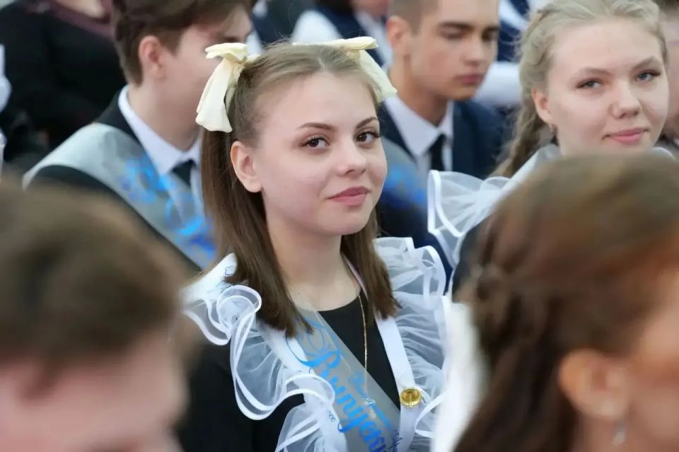 Последний звонок прозвучит сегодня для 9393 кемеровских выпускников Последний звонок прозвучит сегодня для 9393 кемеровских выпускников