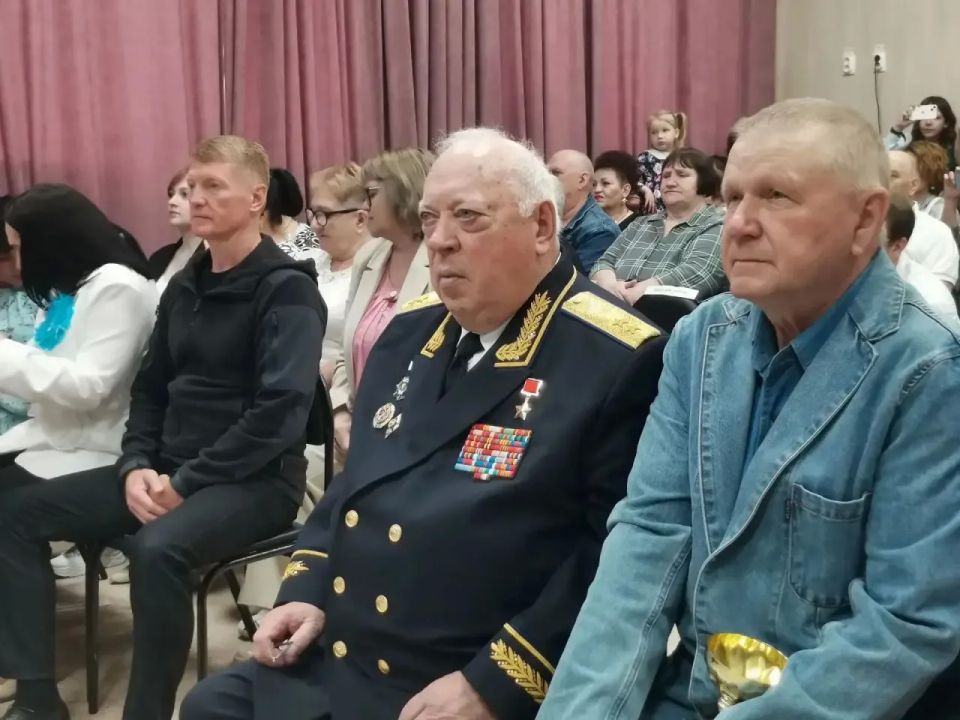 Последний звонок прозвучит сегодня для 9393 кемеровских выпускников Последний звонок прозвучит сегодня для 9393 кемеровских выпускников