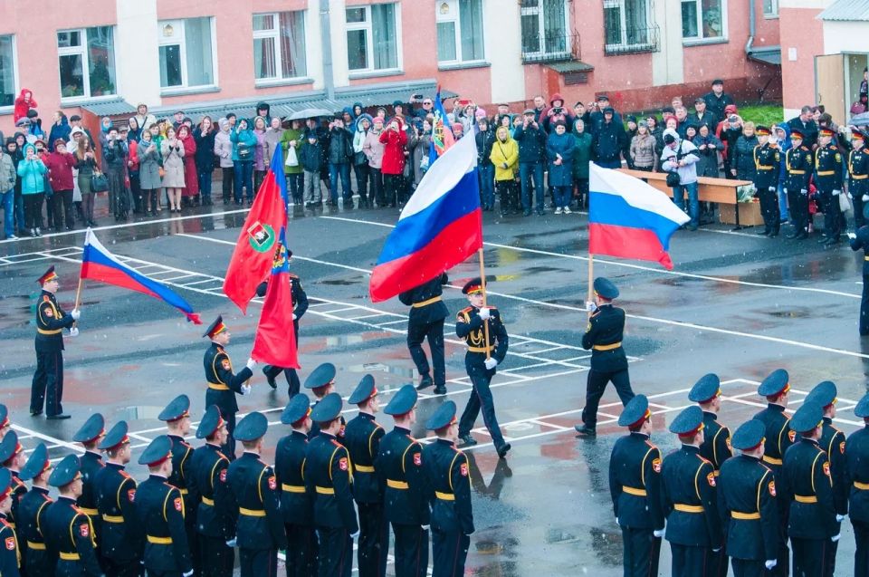Сегодня по всему Кузбассу прозвенят «Последние звонки» Сегодня по всему Кузбассу прозвенят «Последние звонки»