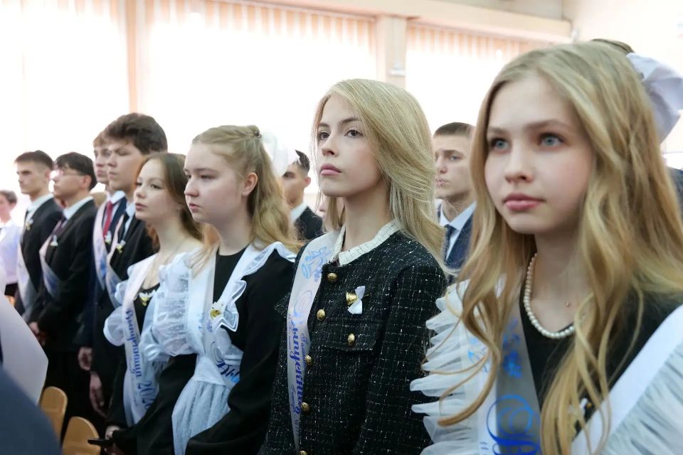 Дмитрий Анисимов: Сегодня в школах города Кемерово знаменательный день – проходят последние звонки Дмитрий Анисимов: Сегодня в школах города Кемерово знаменательный день – проходят последние звонки