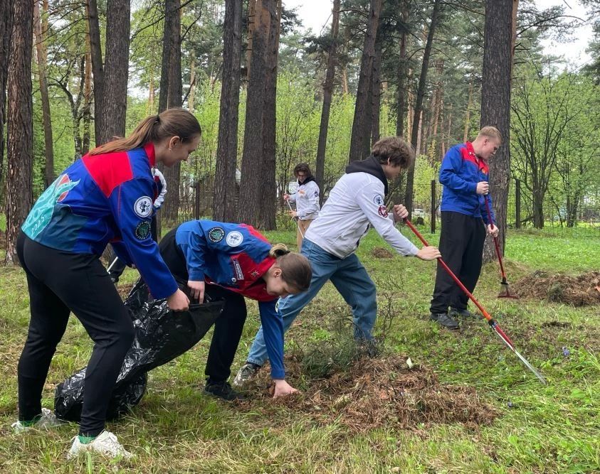 Детские лагеря Кузбасса готовятся к лету: в уборке территорий задействованы студенческие отряды и волонтёры Детские лагеря Кузбасса готовятся к лету: в уборке территорий задействованы студенческие отряды и волонтёры