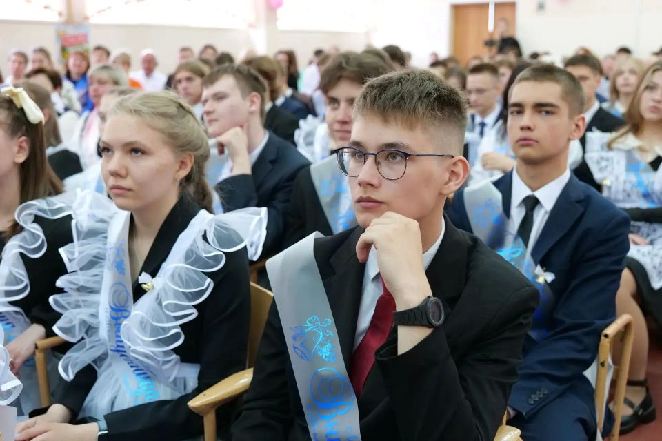 Дмитрий Анисимов: Сегодня в школах города Кемерово знаменательный день – проходят последние звонки Дмитрий Анисимов: Сегодня в школах города Кемерово знаменательный день – проходят последние звонки