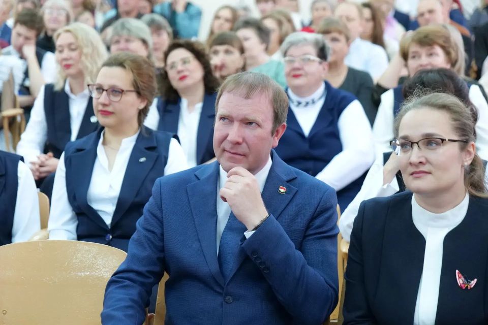 Дмитрий Анисимов: Сегодня в школах города Кемерово знаменательный день – проходят последние звонки Дмитрий Анисимов: Сегодня в школах города Кемерово знаменательный день – проходят последние звонки