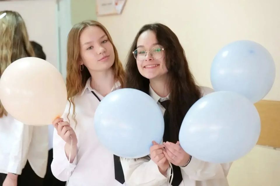 Последний звонок прозвучит сегодня для 9393 кемеровских выпускников Последний звонок прозвучит сегодня для 9393 кемеровских выпускников