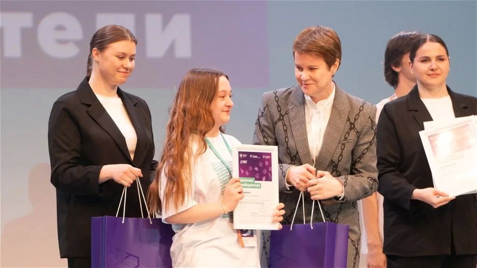 Кузбасс вошёл в число лучших регионов России по итогам XI Международного конкурса «Большие вызовы» Кузбасс вошёл в число лучших регионов России по итогам XI Международного конкурса «Большие вызовы»