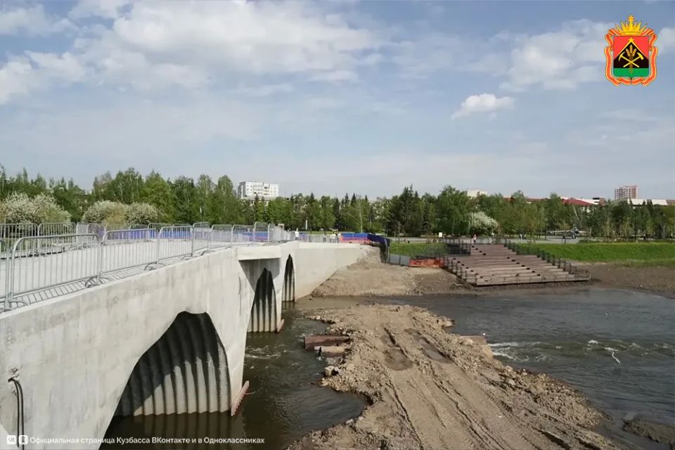 Губернатор Кузбасса Илья Середюк оценил состояние нового пешеходного моста через Искитимку и других объектов благоустройства в Кемерово Губернатор Кузбасса Илья Середюк оценил состояние нового пешеходного моста через Искитимку и других объектов благоустройства в Кемерово