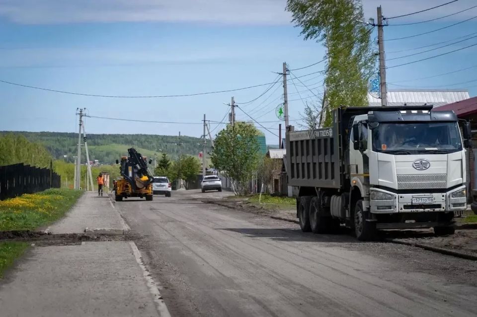 Илья Середюк: В 27 муниципалитетах Кузбасса стартовал ремонт дорог по региональной программе Илья Середюк: В 27 муниципалитетах Кузбасса стартовал ремонт дорог по региональной программе