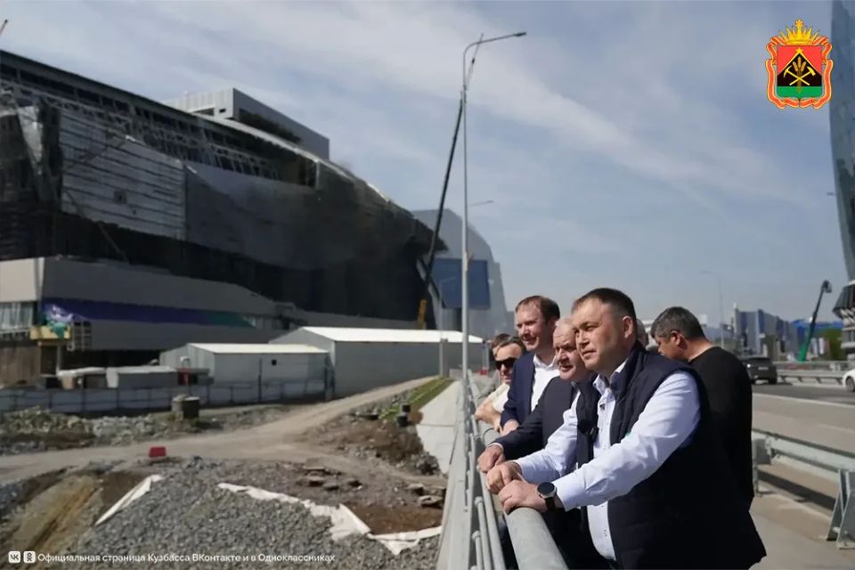 Губернатор Кузбасса Илья Середюк оценил состояние нового пешеходного моста через Искитимку и других объектов благоустройства в Кемерово Губернатор Кузбасса Илья Середюк оценил состояние нового пешеходного моста через Искитимку и других объектов благоустройства в Кемерово