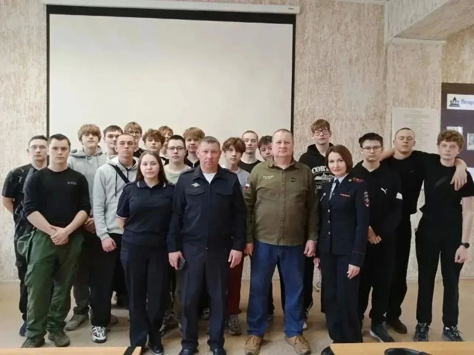 Кемеровские полицейские провели лекцию для студентов Кемеровские полицейские провели лекцию для студентов