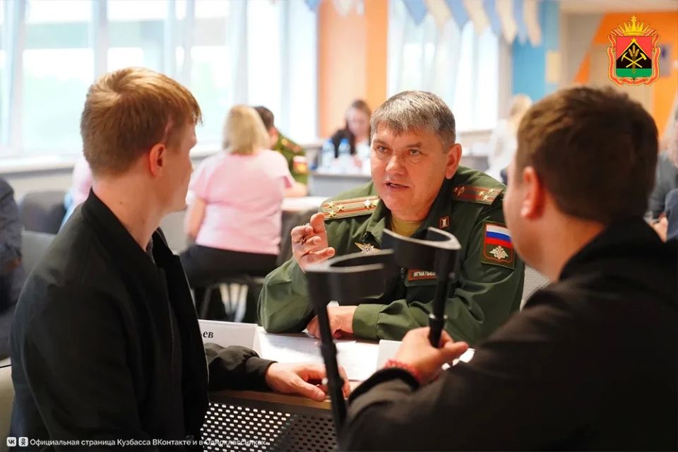 Илья Середюк в Анжеро-Судженске пообщался с участниками СВО, их родными и социальными координаторами Илья Середюк в Анжеро-Судженске пообщался с участниками СВО, их родными и социальными координаторами