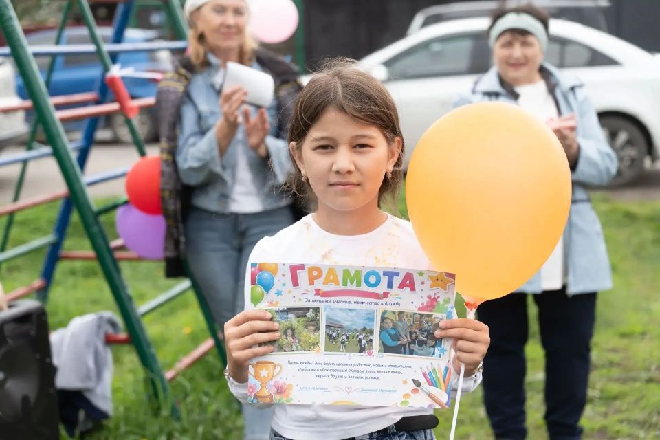 Танцы, викторины и домашняя выпечка: жители Заводского района встретили День соседей Танцы, викторины и домашняя выпечка: жители Заводского района встретили День соседей