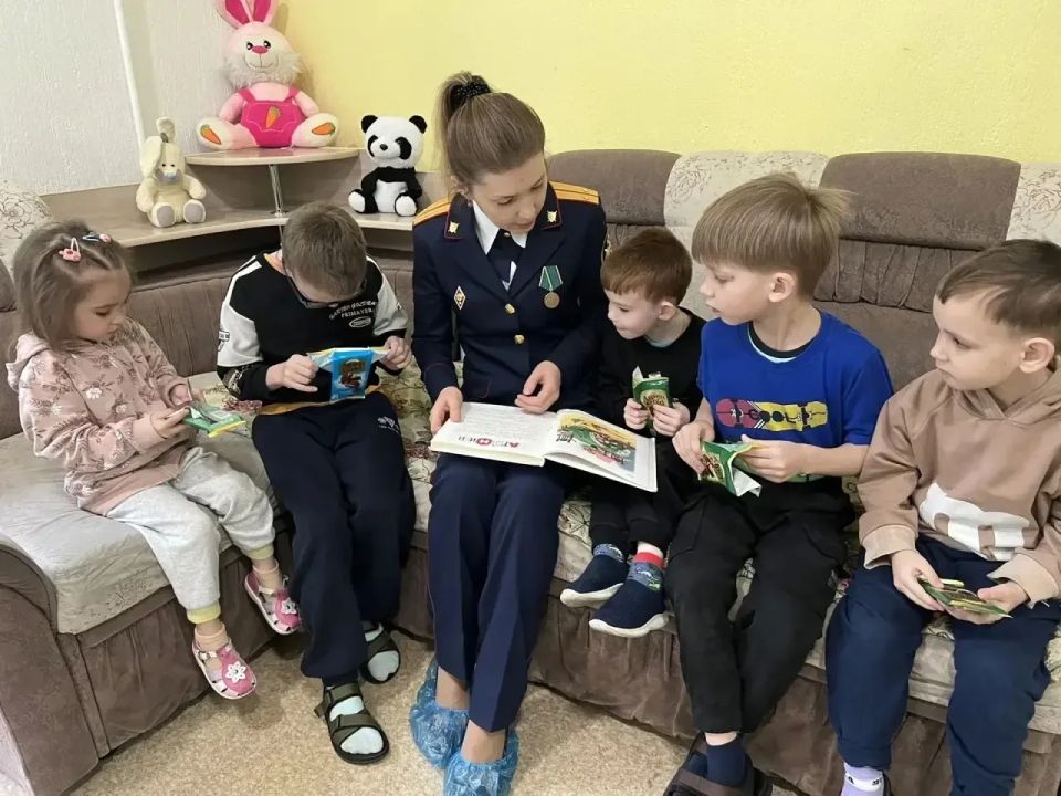 В Кузбассе сотрудники регионального управления СКР организовали благотворительные акции для воспитанников подшефных учреждений В Кузбассе сотрудники регионального управления СКР организовали благотворительные акции для воспитанников подшефных учреждений