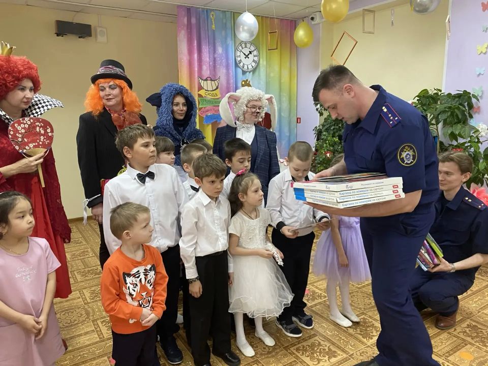 В Кузбассе сотрудники регионального управления СКР организовали благотворительные акции для воспитанников подшефных учреждений В Кузбассе сотрудники регионального управления СКР организовали благотворительные акции для воспитанников подшефных учреждений