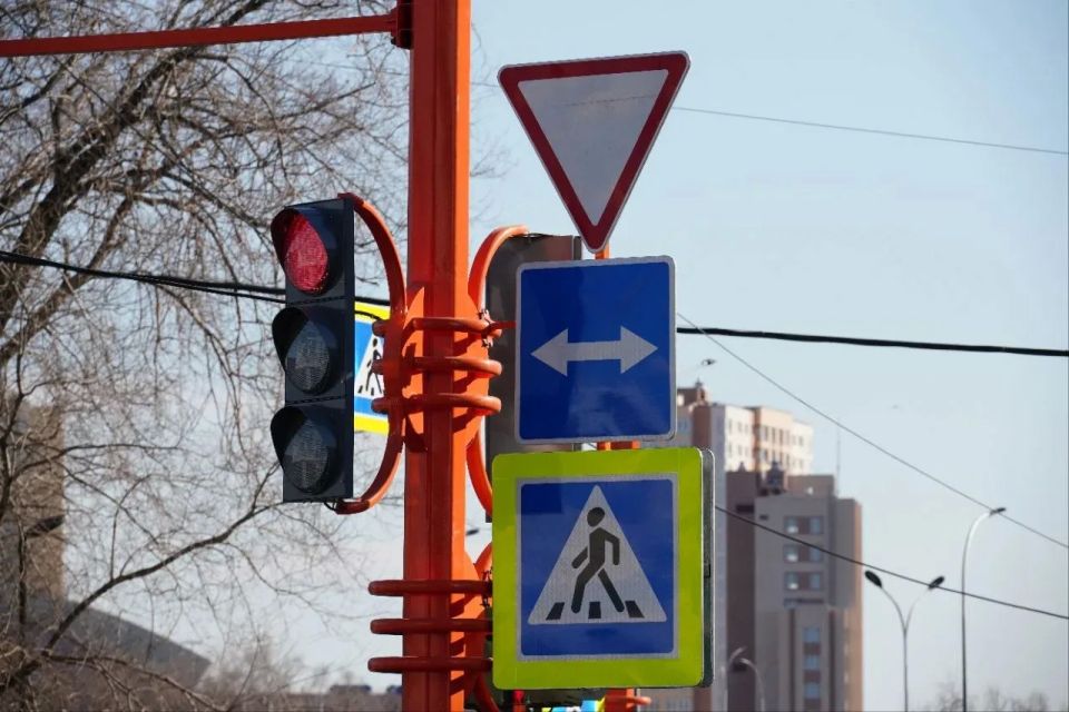 Сегодня с 13:00 до 16:00 не будет работать светофор на пр. Октябрьский, 56
