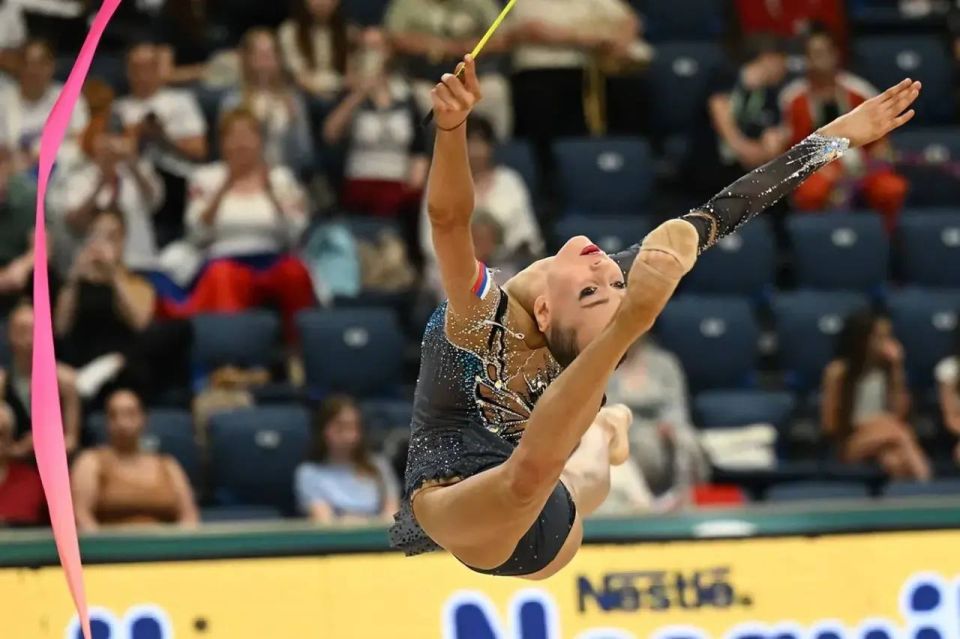 Российские спортсменки завоевали медали на чемпионате Европы по художественной гимнастике Российские спортсменки завоевали медали на чемпионате Европы по художественной гимнастике