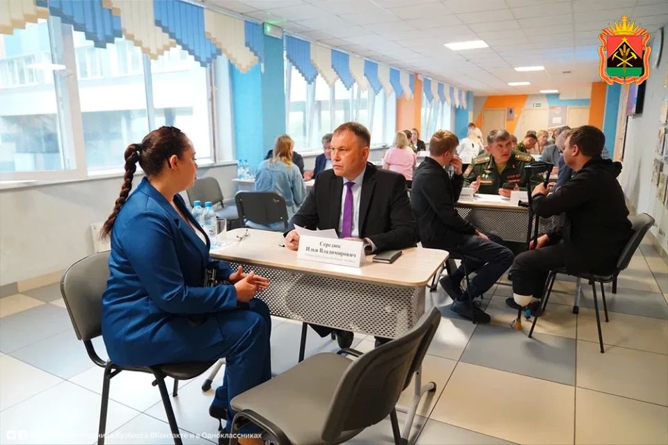 Илья Середюк в Анжеро-Судженске пообщался с участниками СВО, их родными и социальными координаторами Илья Середюк в Анжеро-Судженске пообщался с участниками СВО, их родными и социальными координаторами