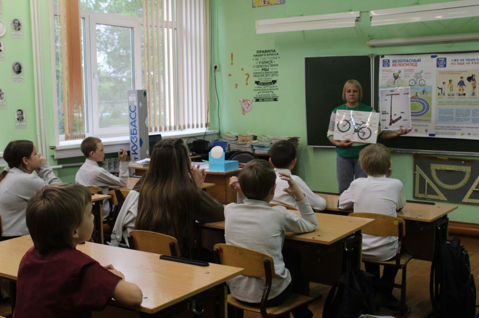 Сотрудники Госавтоинспекции рассказали школьникам о безопасной езде на СИМ Сотрудники Госавтоинспекции рассказали школьникам о безопасной езде на СИМ