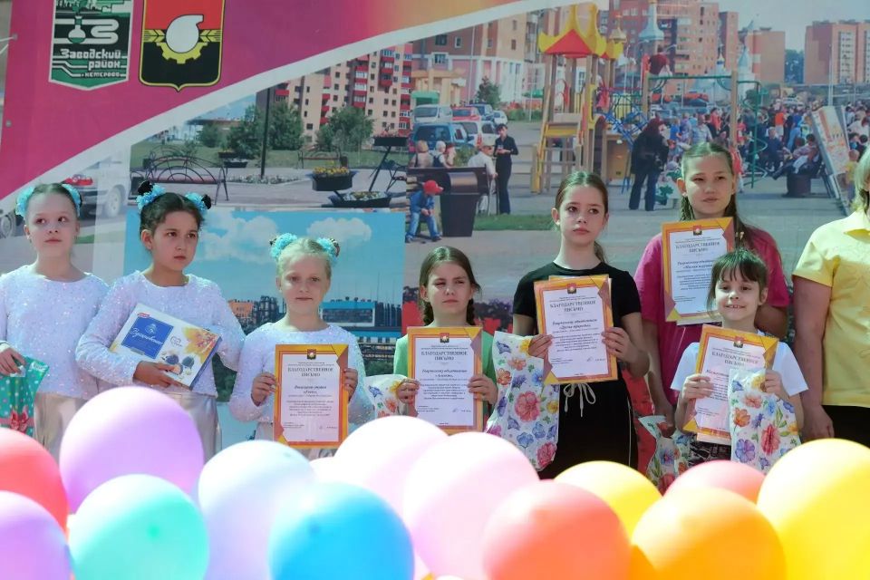 В Международный день защиты детей на улице Патриотов прошёл X фестиваль детского творчества «Ритмосфера» В Международный день защиты детей на улице Патриотов прошёл X фестиваль детского творчества «Ритмосфера»