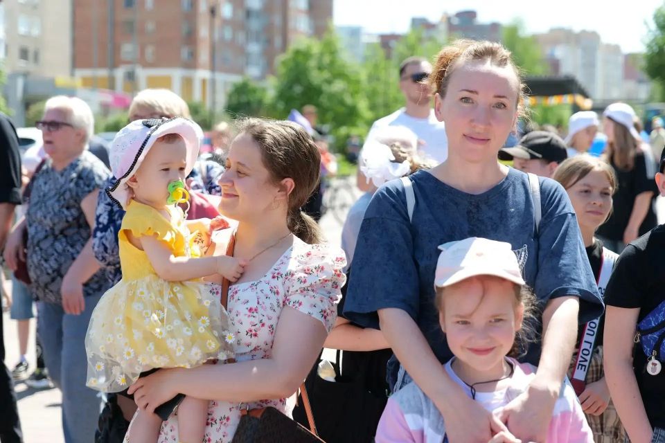В Международный день защиты детей на улице Патриотов прошёл X фестиваль детского творчества «Ритмосфера» В Международный день защиты детей на улице Патриотов прошёл X фестиваль детского творчества «Ритмосфера»