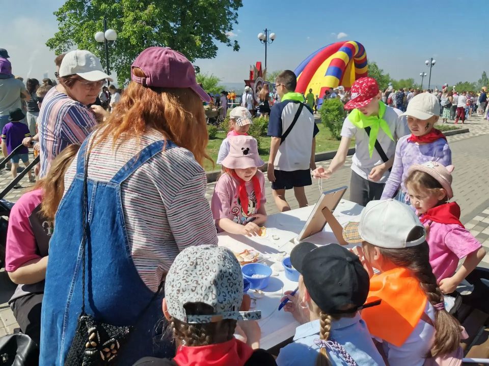 В Международный День защиты детей, первый день лета в районах Кемерова проходят уличные праздничные программы В Международный День защиты детей, первый день лета в районах Кемерова проходят уличные праздничные программы