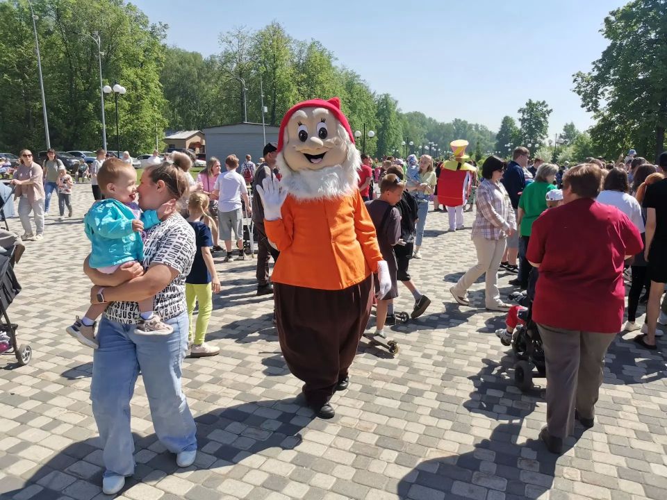 В Международный День защиты детей, первый день лета в районах Кемерова проходят уличные праздничные программы В Международный День защиты детей, первый день лета в районах Кемерова проходят уличные праздничные программы