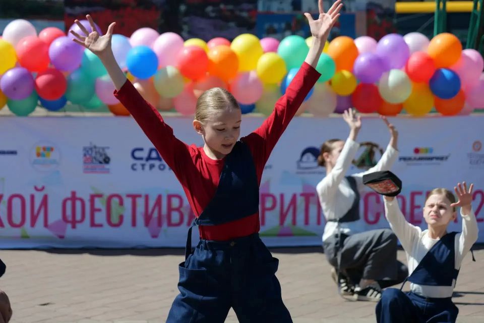 В Международный день защиты детей на улице Патриотов прошёл X фестиваль детского творчества «Ритмосфера» В Международный день защиты детей на улице Патриотов прошёл X фестиваль детского творчества «Ритмосфера»