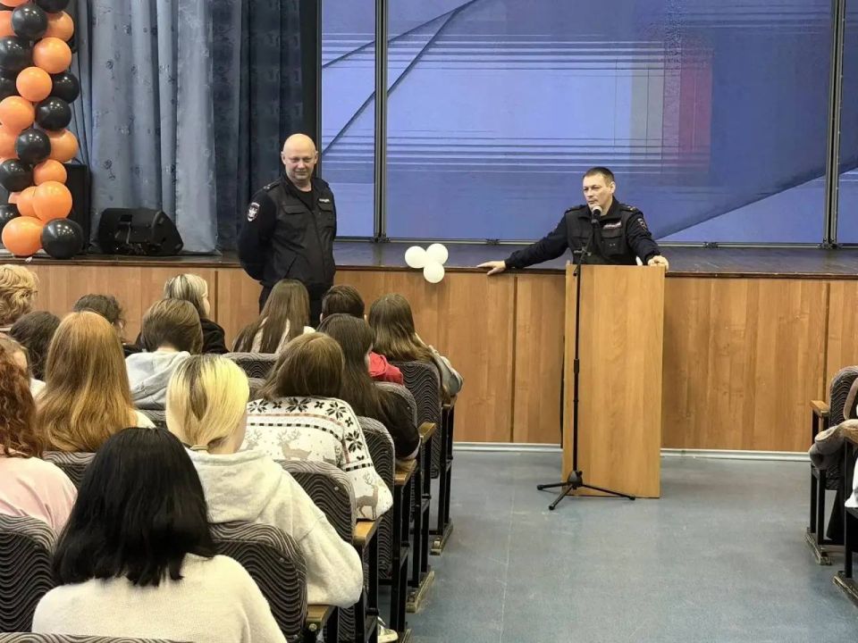 Транспортные полицейские рассказали учащимся Кузбасса о правилах безопасного поведения и угрозах в сети Интернет Транспортные полицейские рассказали учащимся Кузбасса о правилах безопасного поведения и угрозах в сети Интернет