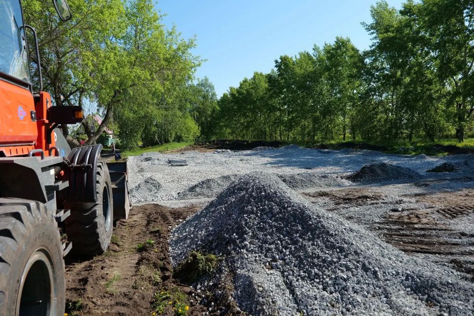 На улице Таврической в Плешках началось обустройство игровой площадки с воркаут-зоной На улице Таврической в Плешках началось обустройство игровой площадки с воркаут-зоной