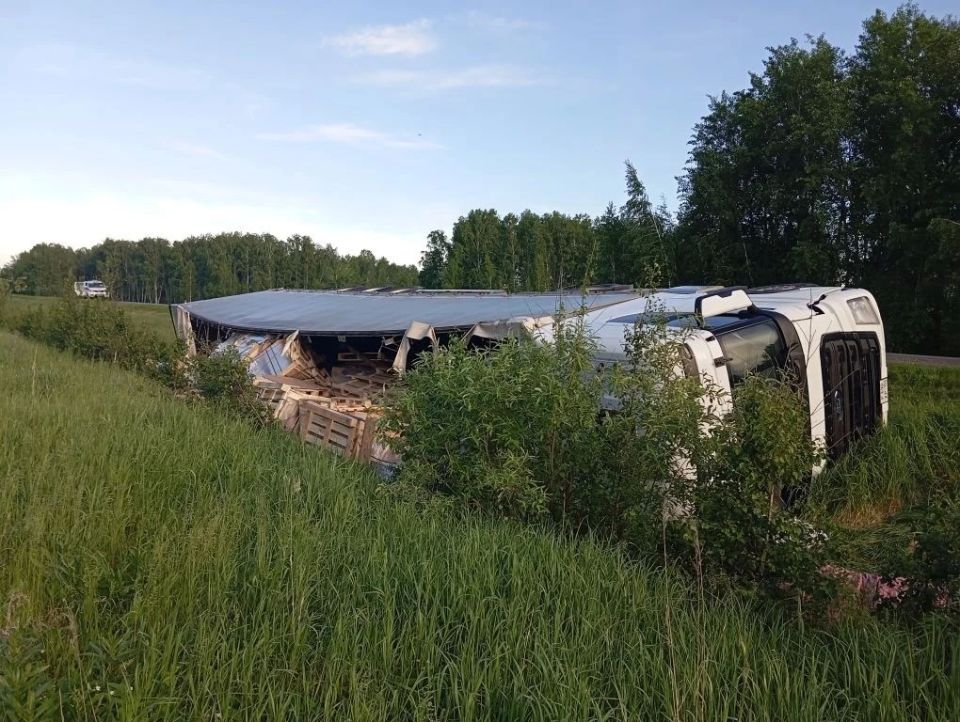 Дальнобойщик из Кузбасса погиб в ДТП в Омской области, его 14-летняя дочь в больнице Дальнобойщик из Кузбасса погиб в ДТП в Омской области, его 14-летняя дочь в больнице