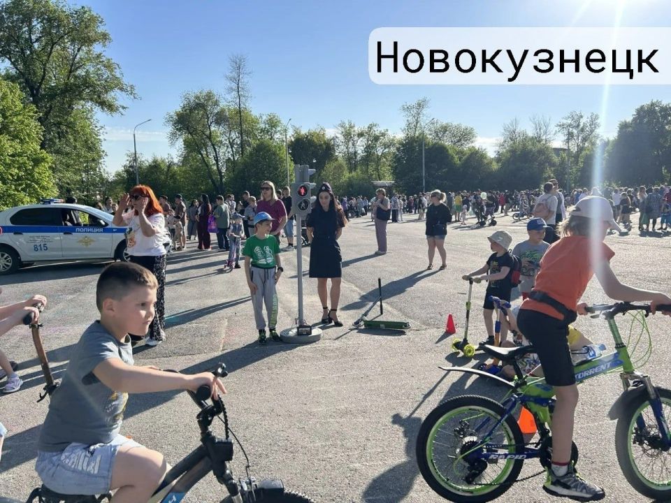 В Кузбассе сотрудники Госавтоинспекции приняли участие в мероприятиях, посвящённых Дню защиты детей В Кузбассе сотрудники Госавтоинспекции приняли участие в мероприятиях, посвящённых Дню защиты детей