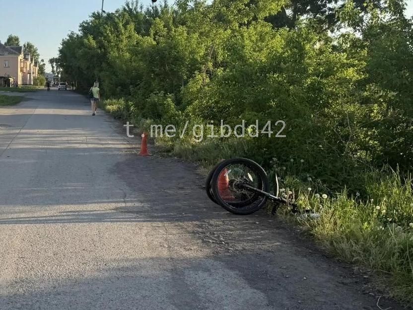В Кемерове сотрудники Госавтоинспекции устанавливают обстоятельства ДТП, в котором был травмирован несовершеннолетний велосипедист В Кемерове сотрудники Госавтоинспекции устанавливают обстоятельства ДТП, в котором был травмирован несовершеннолетний велосипедист