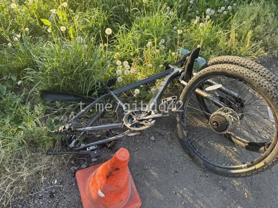 В Кемерове сотрудники Госавтоинспекции устанавливают обстоятельства ДТП, в котором был травмирован несовершеннолетний велосипедист В Кемерове сотрудники Госавтоинспекции устанавливают обстоятельства ДТП, в котором был травмирован несовершеннолетний велосипедист