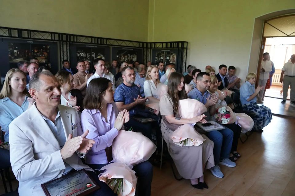 Дмитрий Анисимов: Благотворители города Кемерово— это не только предприятия и организации, представители бизнеса, но и просто наши жители Дмитрий Анисимов: Благотворители города Кемерово— это не только предприятия и организации, представители бизнеса, но и просто наши жители