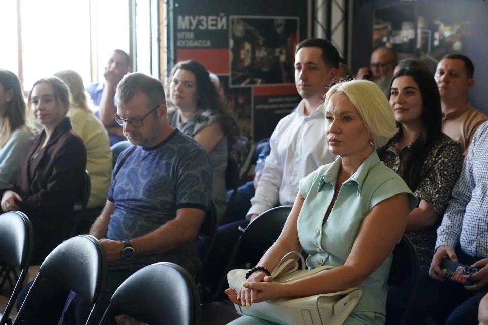 Дмитрий Анисимов: Благотворители города Кемерово— это не только предприятия и организации, представители бизнеса, но и просто наши жители Дмитрий Анисимов: Благотворители города Кемерово— это не только предприятия и организации, представители бизнеса, но и просто наши жители