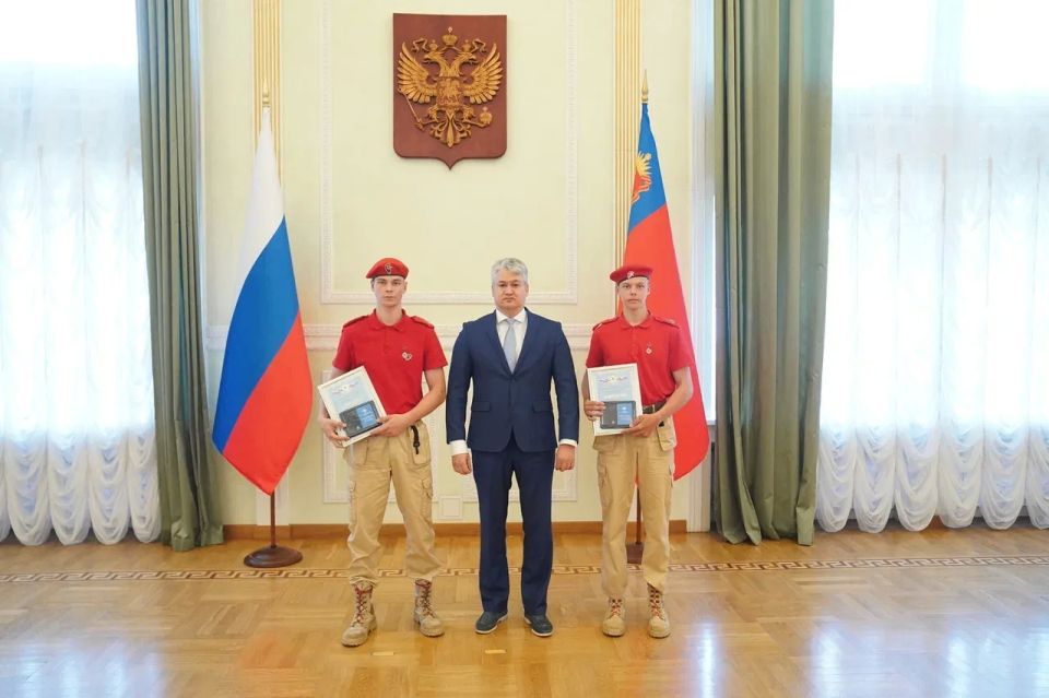 Лауреатов Всероссийской инициативы «Горячее сердце» наградили в Кузбассе Лауреатов Всероссийской инициативы «Горячее сердце» наградили в Кузбассе