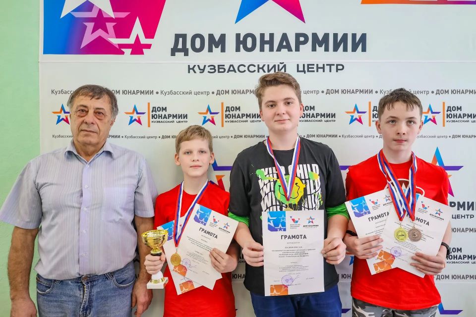 Знакомимся с педагогом дополнительного образования Владиславом Ухманом Знакомимся с педагогом дополнительного образования Владиславом Ухманом