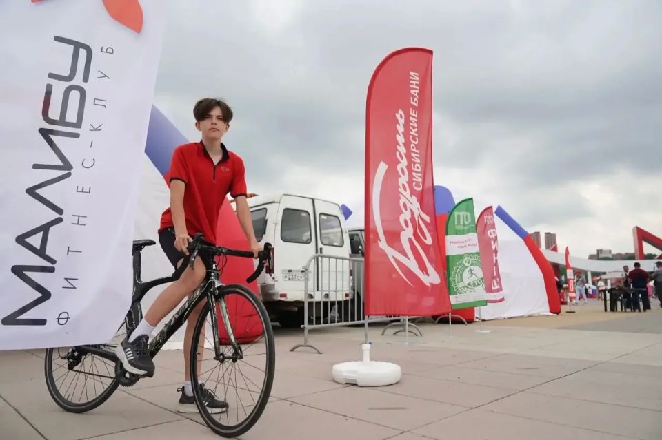 Около десяти спортивных площадок работают сегодня на Московской площади Около десяти спортивных площадок работают сегодня на Московской площади