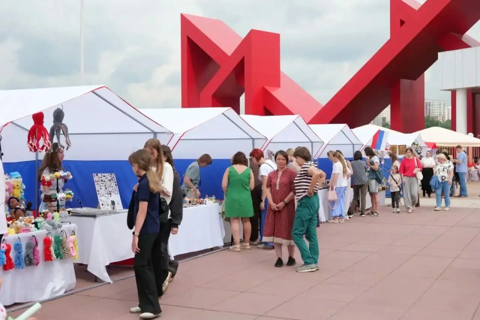 Московская площадь стала центральным местом празднования Дня России и Дня города Кемерово Московская площадь стала центральным местом празднования Дня России и Дня города Кемерово