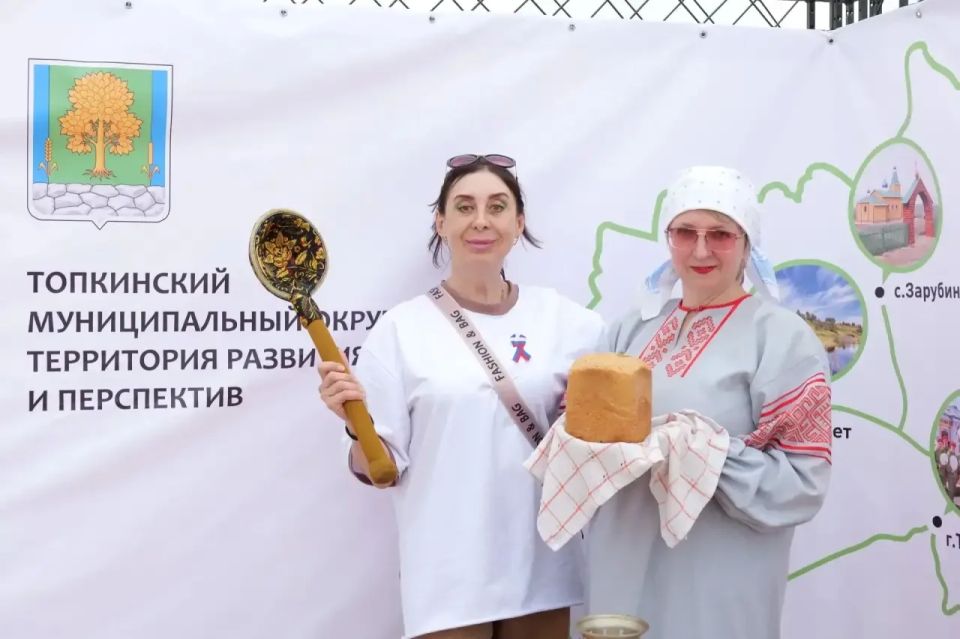 На Московской площади в рамках празднования Дня России и Дня города представили проект «Синергия культур На Московской площади в рамках празднования Дня России и Дня города представили проект «Синергия культур