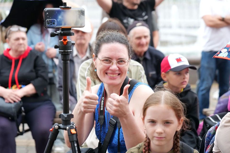 Творческими номерами с Днем России и Днем города поздравили кемеровчан юные таланты Творческими номерами с Днем России и Днем города поздравили кемеровчан юные таланты