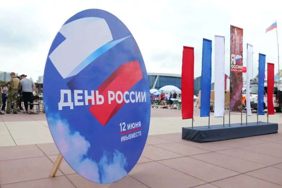 Московская площадь стала центральным местом празднования Дня России и Дня города Кемерово Московская площадь стала центральным местом празднования Дня России и Дня города Кемерово