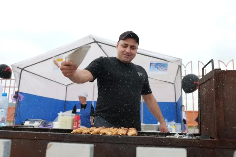 Гостей Московской площади сегодня вкусно угощают на фуд-корте Гостей Московской площади сегодня вкусно угощают на фуд-корте