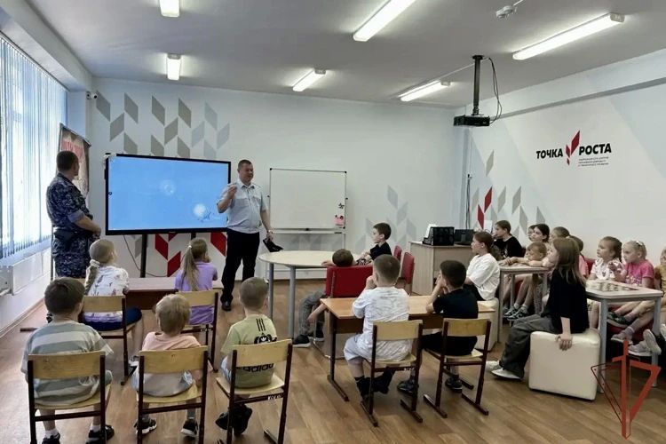 В регионах Сибири в рамках 10-летия Росгвардейцы провели патриотические мероприятия для молодежи В регионах Сибири в рамках 10-летия Росгвардейцы провели патриотические мероприятия для молодежи