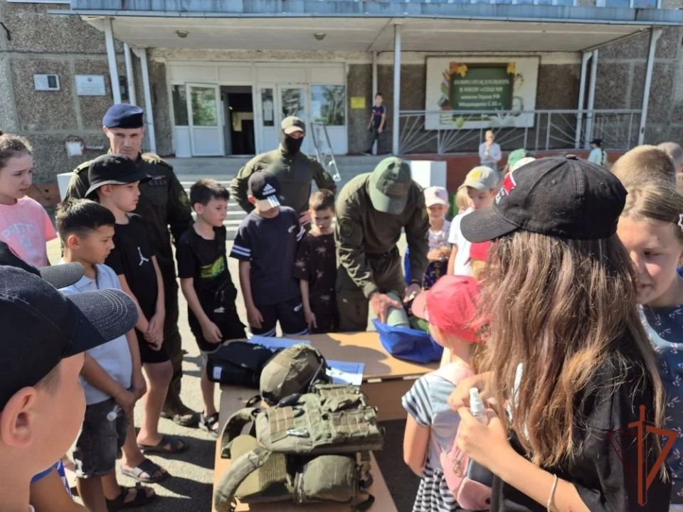 В регионах Сибири в рамках 10-летия Росгвардейцы провели патриотические мероприятия для молодежи В регионах Сибири в рамках 10-летия Росгвардейцы провели патриотические мероприятия для молодежи