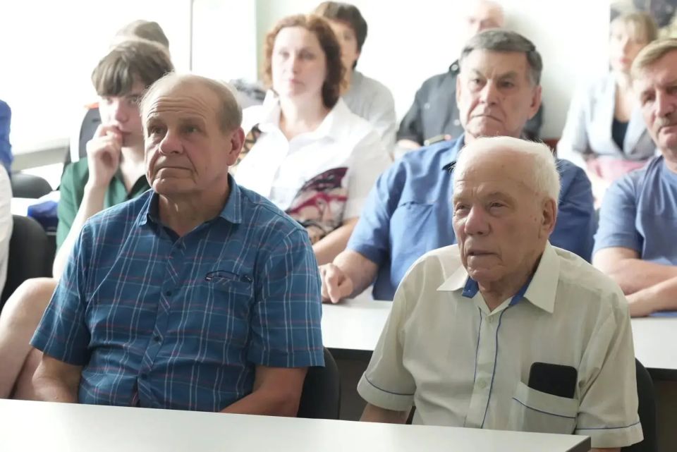 «Я Люблю тебя, небо!»: в здании регионального отделения ДОСААФ проходит фотовыставка в честь юбилея Владимира Мартемьянова «Я Люблю тебя, небо!»: в здании регионального отделения ДОСААФ проходит фотовыставка в честь юбилея Владимира Мартемьянова